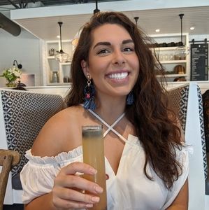 Meet your Posher, Lauren